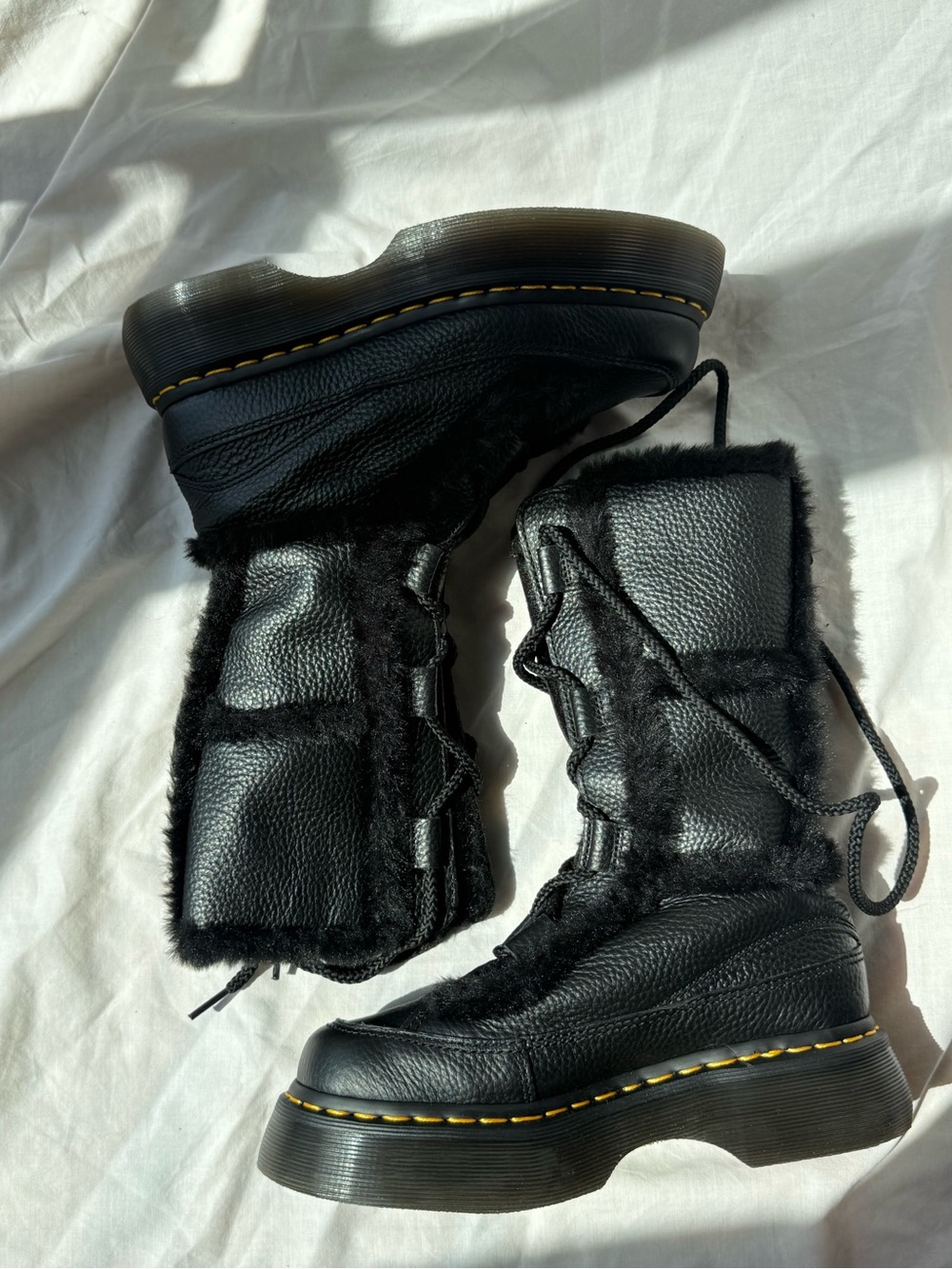 Black Dr. Martens Buzz Grizzly Lace Up Fur Lined boots Size 6 - Picture 6 of 10